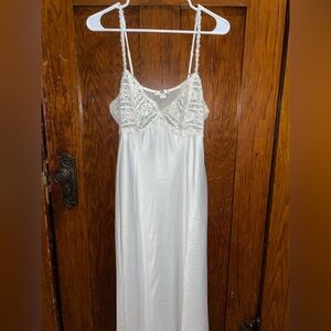 Flora bridal nightgown